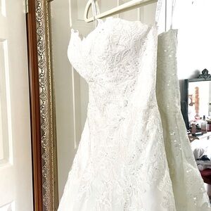 Ivory Strapless Wedding Dress with train and lace